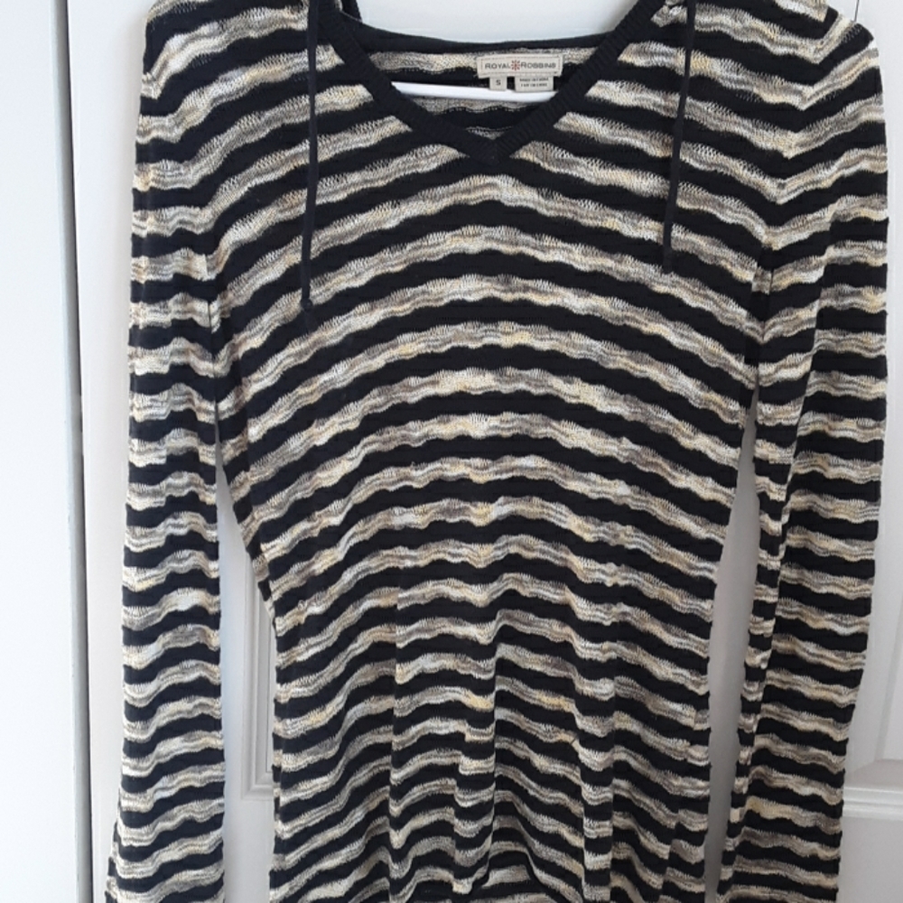 Hoodie type thin shirt
